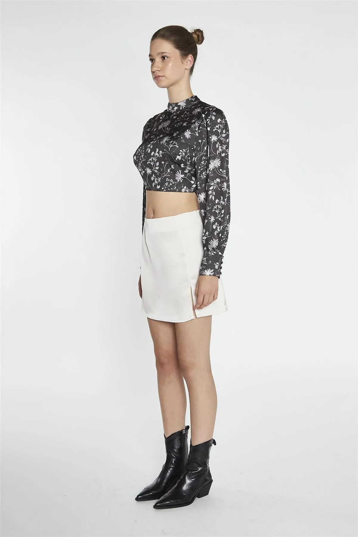Brown Floral Tie-Back High-Neck Crop Top sold by Glamorous product image thumbnail 4