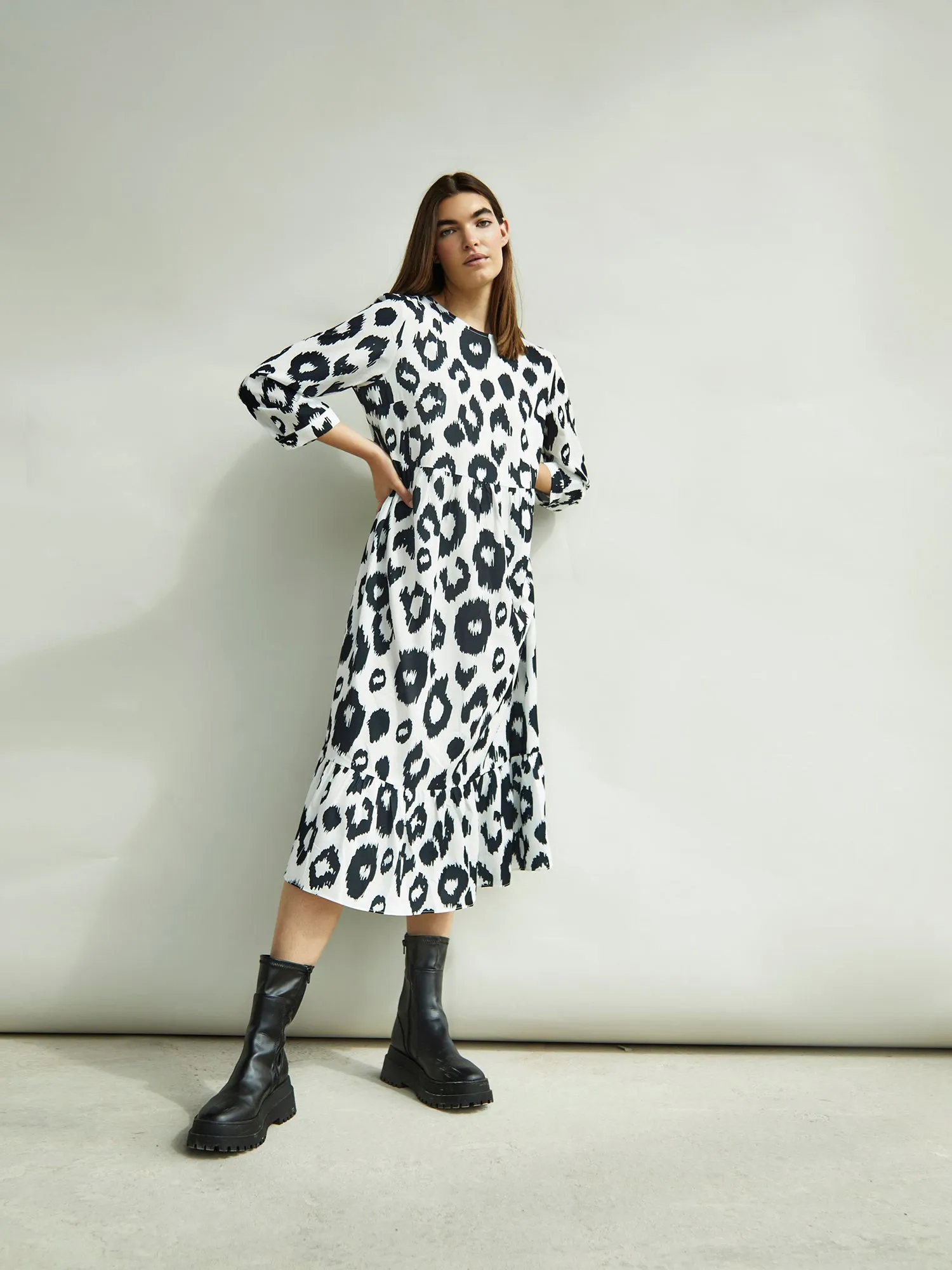 Glamorous Black White Leopard Midi Long Sleeve Wrap Dress sold by Glamorous product image thumbnail 5