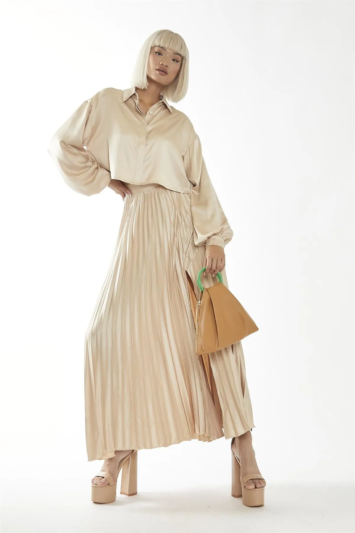 Sand Sateen High-Waist Pleated Maxi-Skirt sold by Glamorous product image thumbnail 4