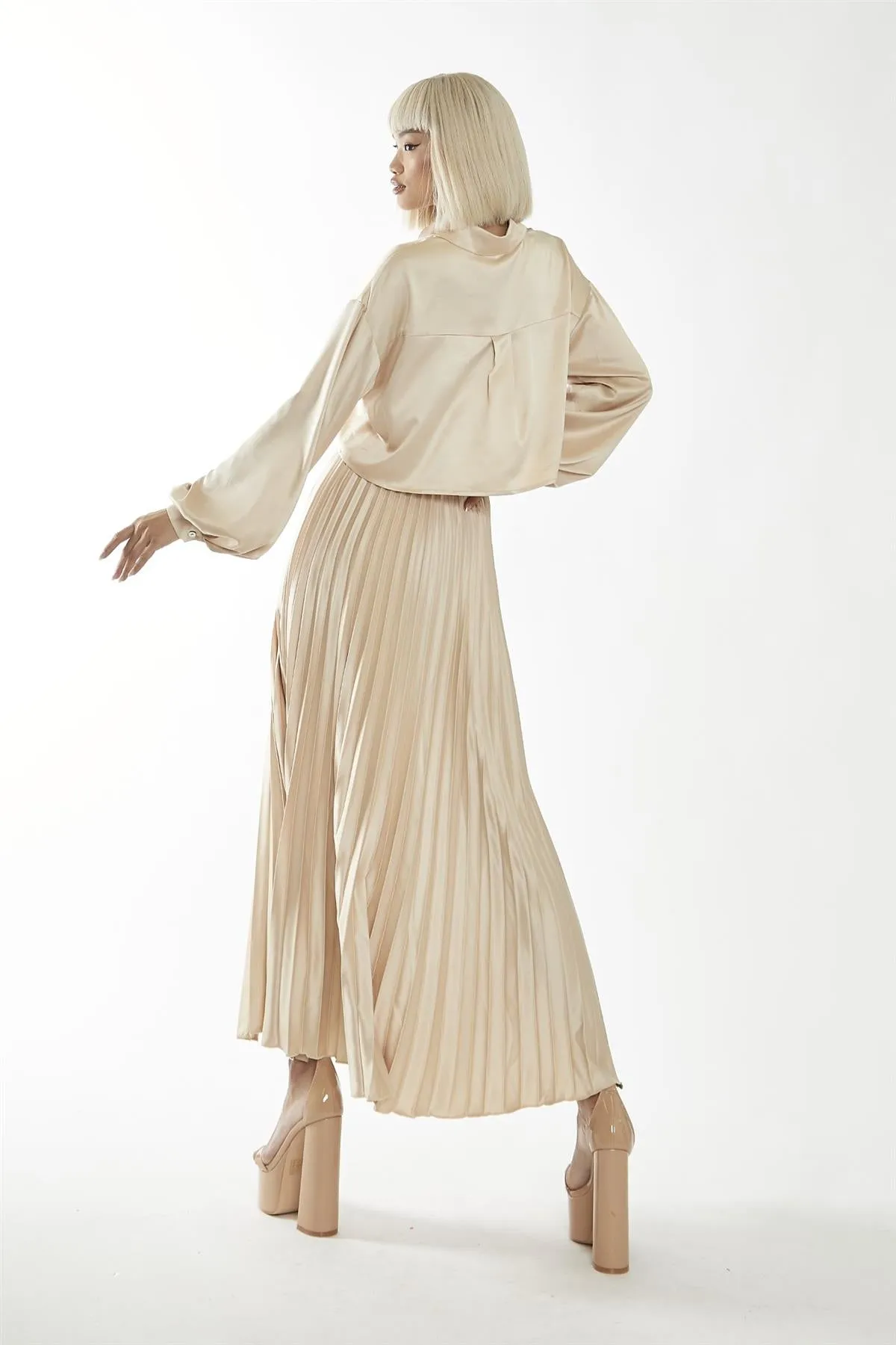 Sand Sateen High-Waist Pleated Maxi-Skirt sold by Glamorous product image thumbnail 2