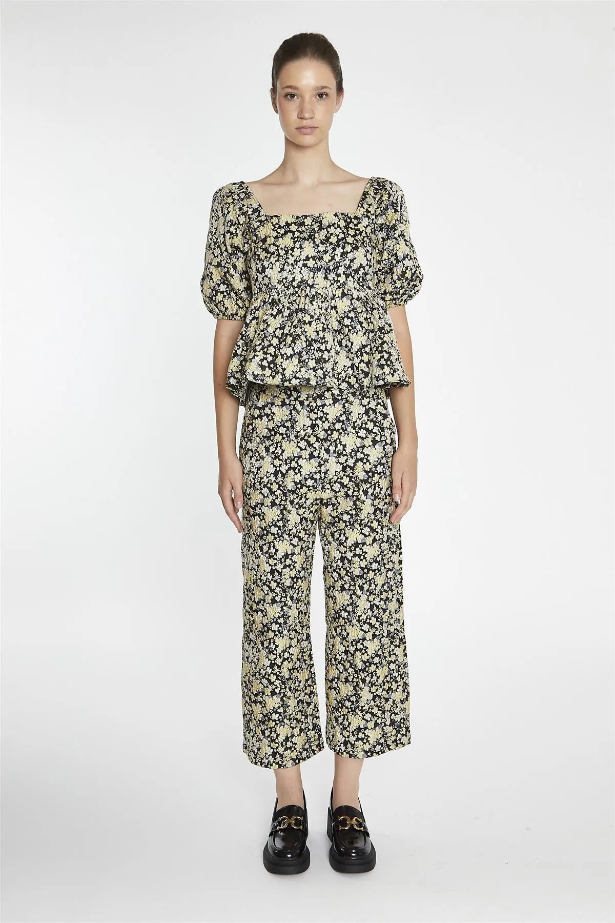 Black-Yellow Brocade Cropped Wide-Leg-Trousers sold by Glamorous