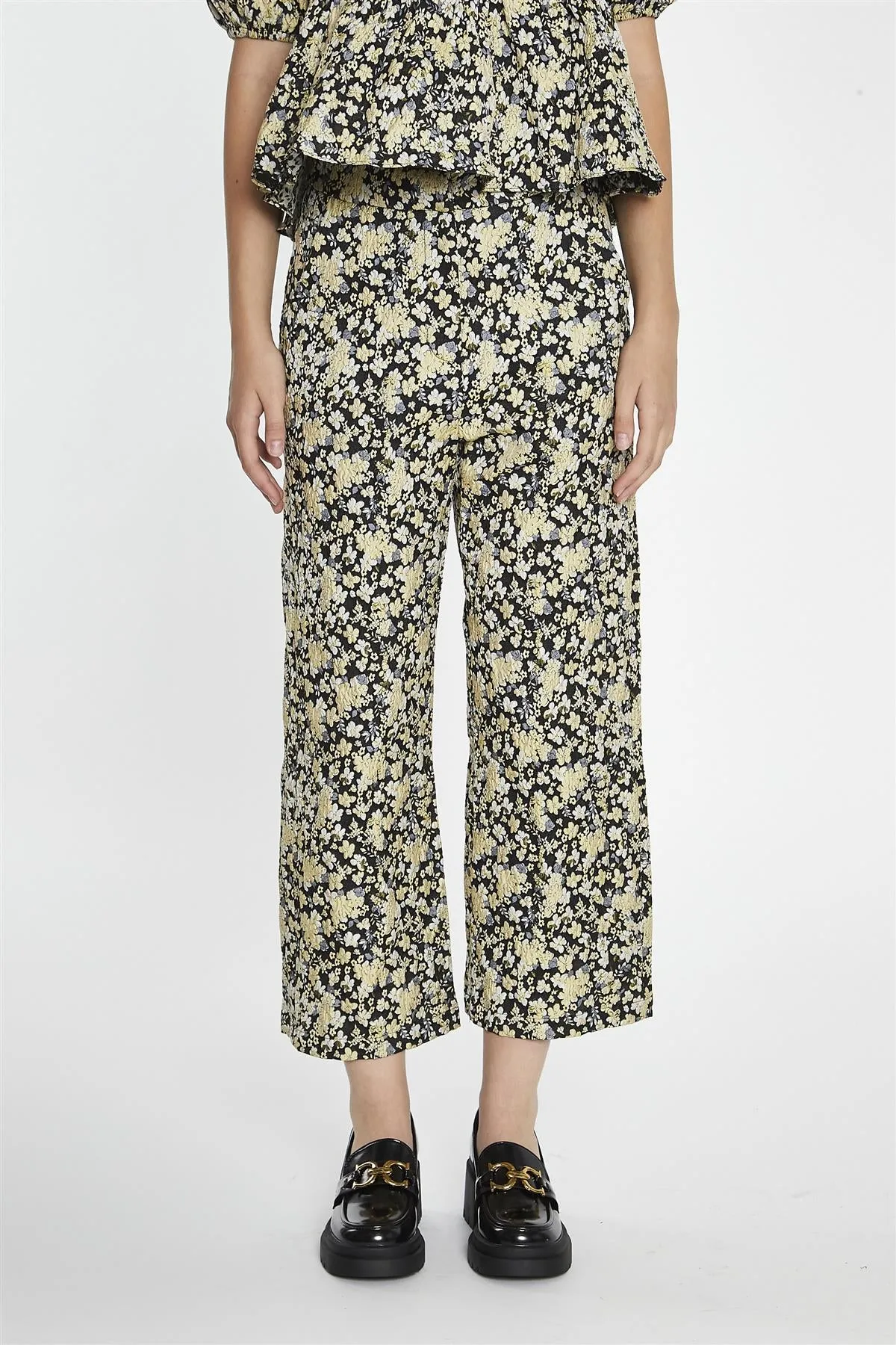 Black-Yellow Brocade Cropped Wide-Leg-Trousers sold by Glamorous product image thumbnail 3