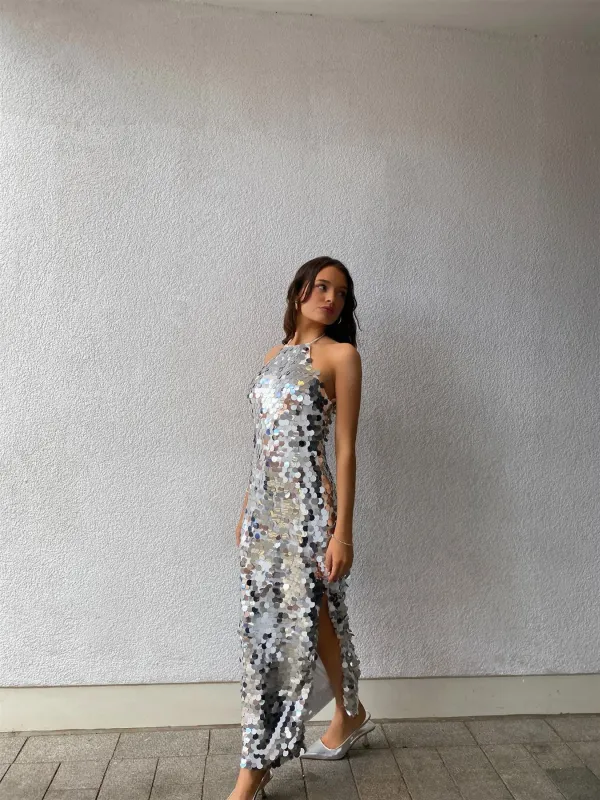Selena Halterneck Sequin Maxi Dress -Silver made by Glamorous