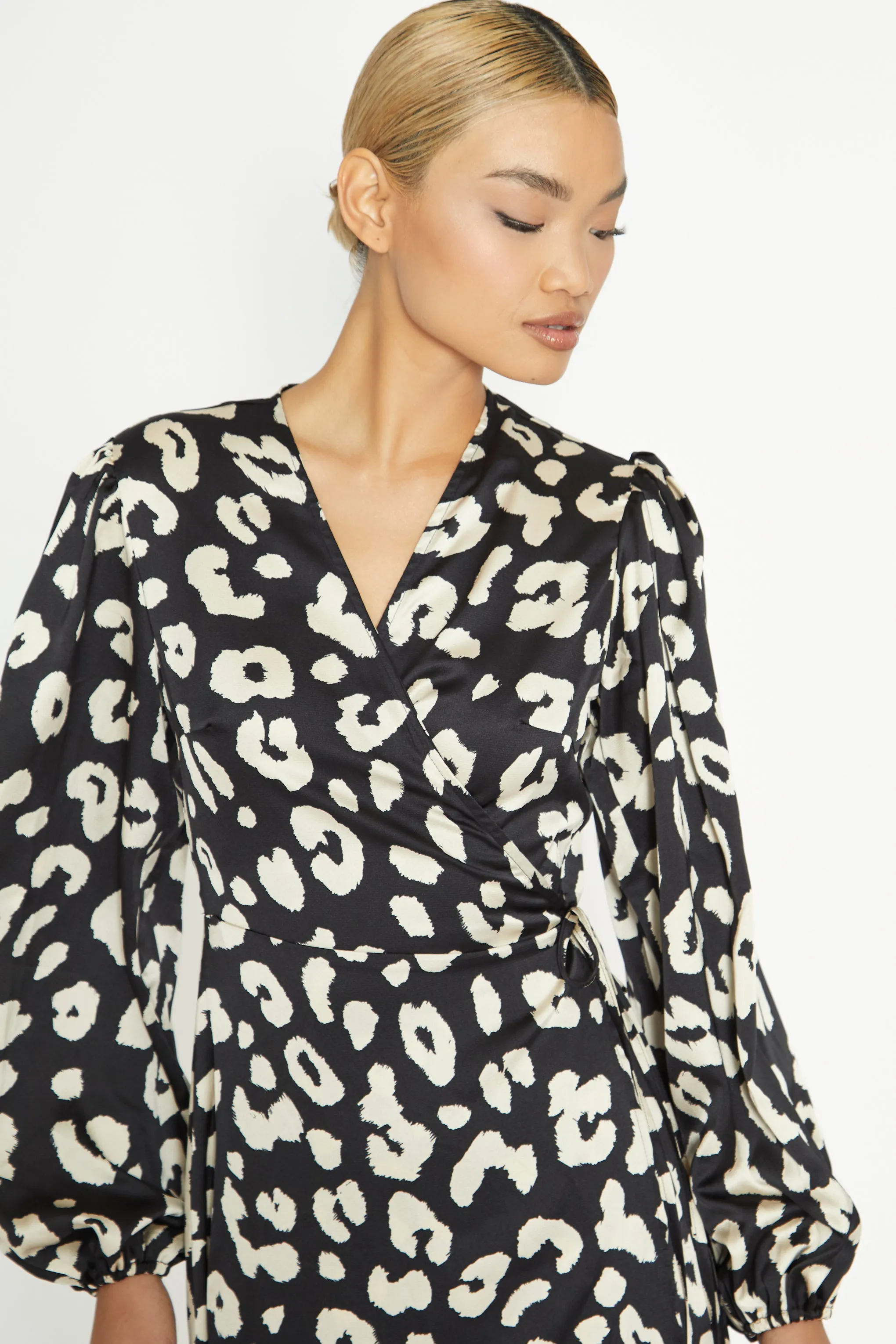Glamorous Black Cream Large Leopard V Neck Long Sleeve Wrap Dress sold by Glamorous product image thumbnail 4