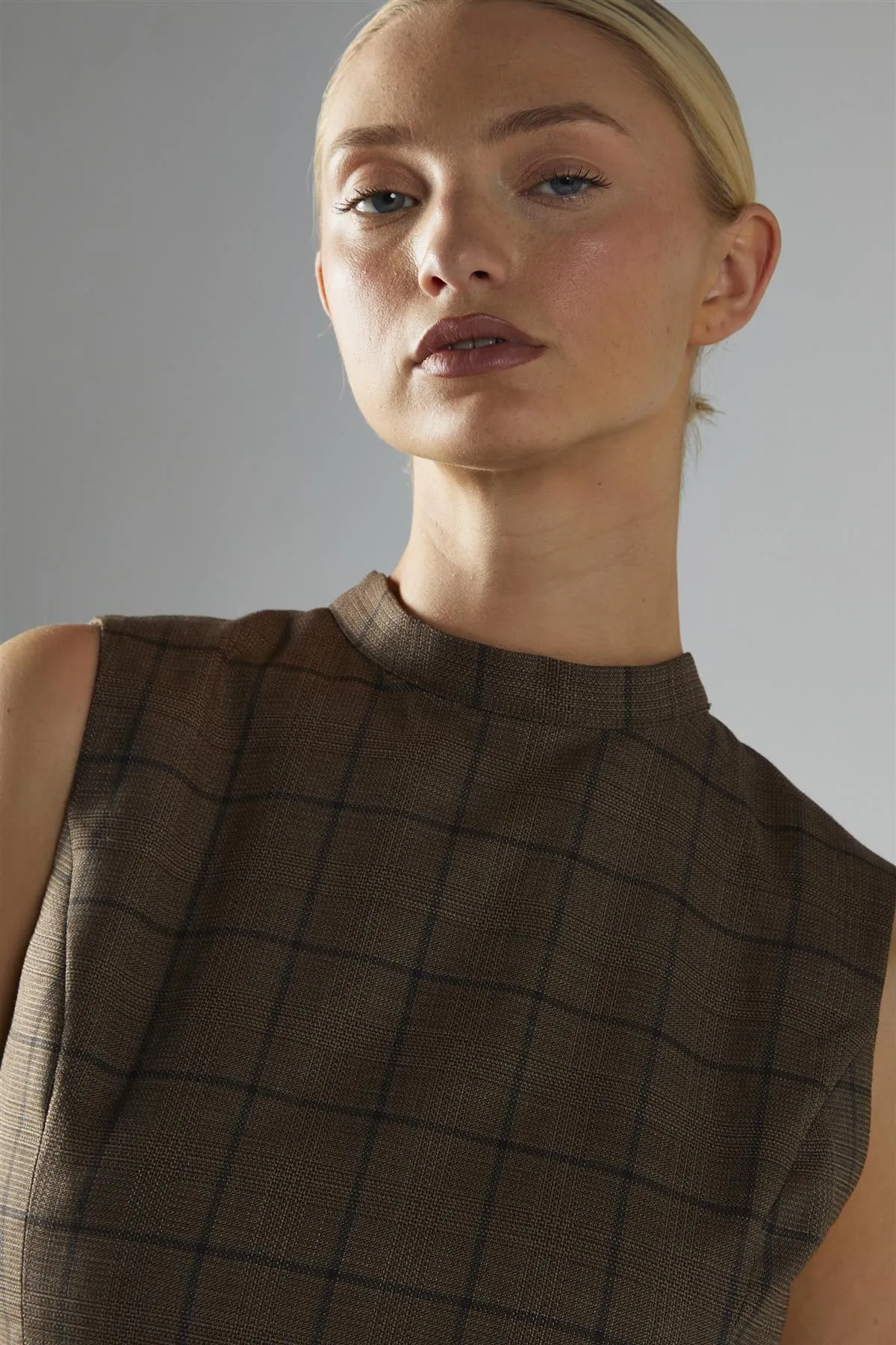 Brown-Check Bow-Back Top sold by Glamorous product image thumbnail 4