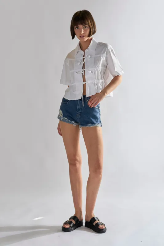Mid-Stonewash Ripped Denim Shorts made by Glamorous