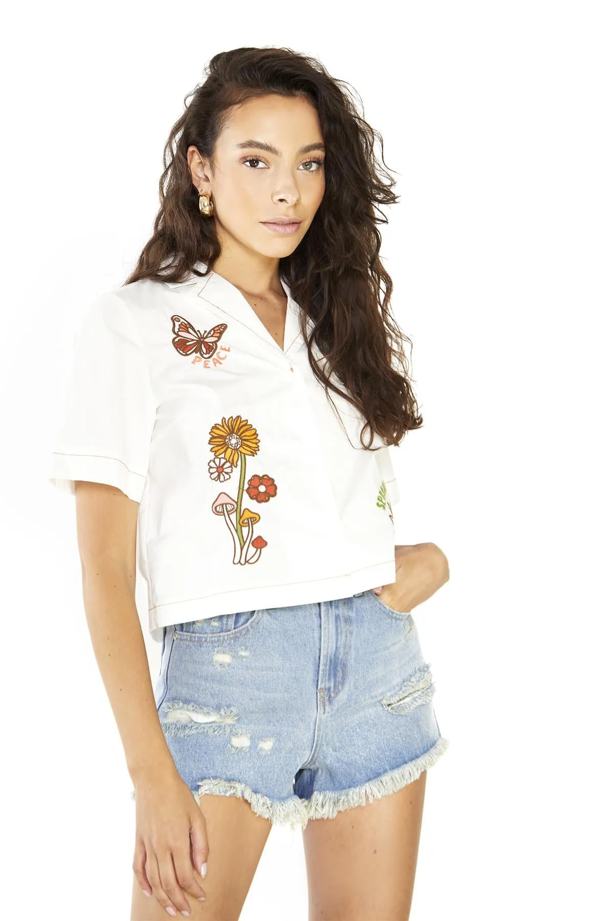 Off White Short-Sleeve Positivity Crop-Top sold by Glamorous product image thumbnail 3