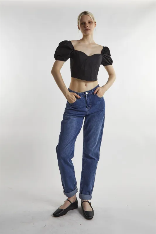 Black Sweetheart Neckline Crop-top made by Glamorous
