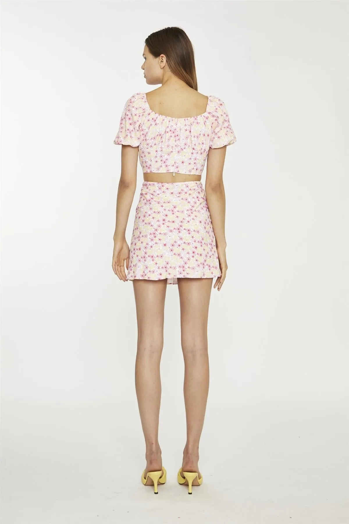 Pink Yellow Bunch Floral Short-Sleeve Tie-Detail Crop-Top sold by Glamorous product image thumbnail 2