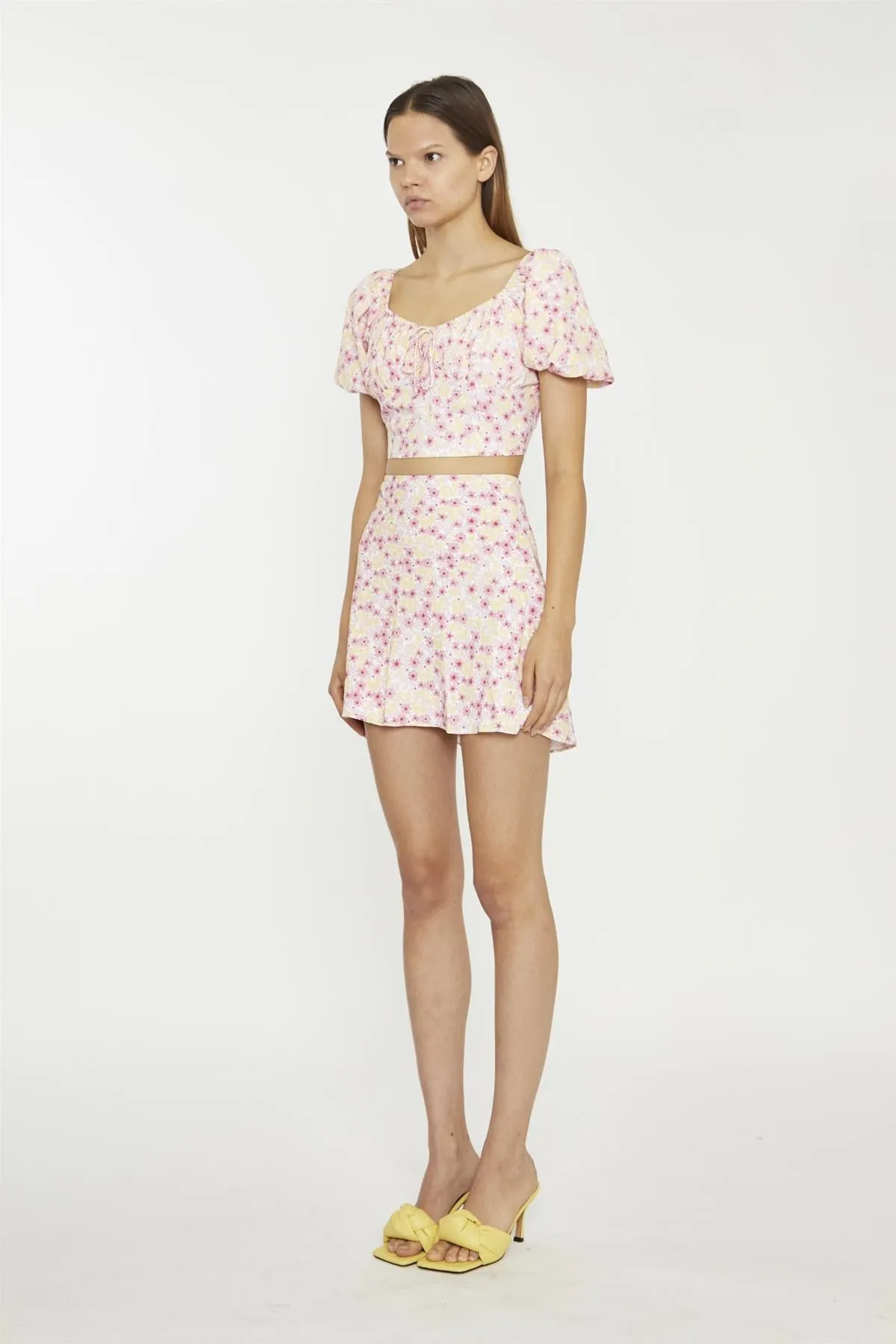 Pink Yellow Bunch Floral Short-Sleeve Tie-Detail Crop-Top sold by Glamorous product image thumbnail 4