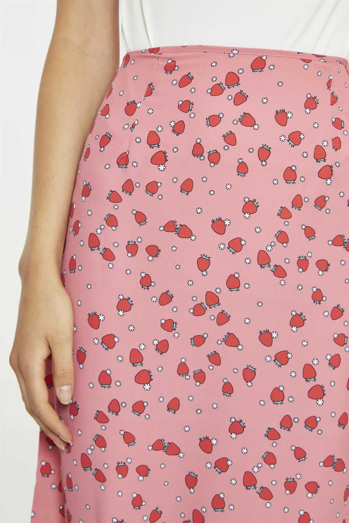 Pink Strawberry-Print Midaxi-Skirt sold by Glamorous product image thumbnail 3