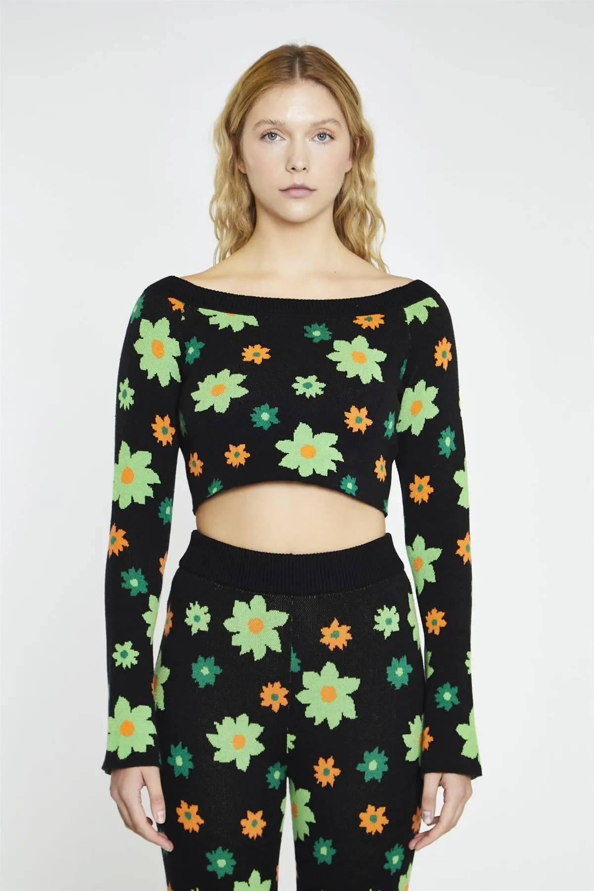 Green-Flower-Intarsia Long-Sleeve Crop-Top sold by Glamorous product image thumbnail 3