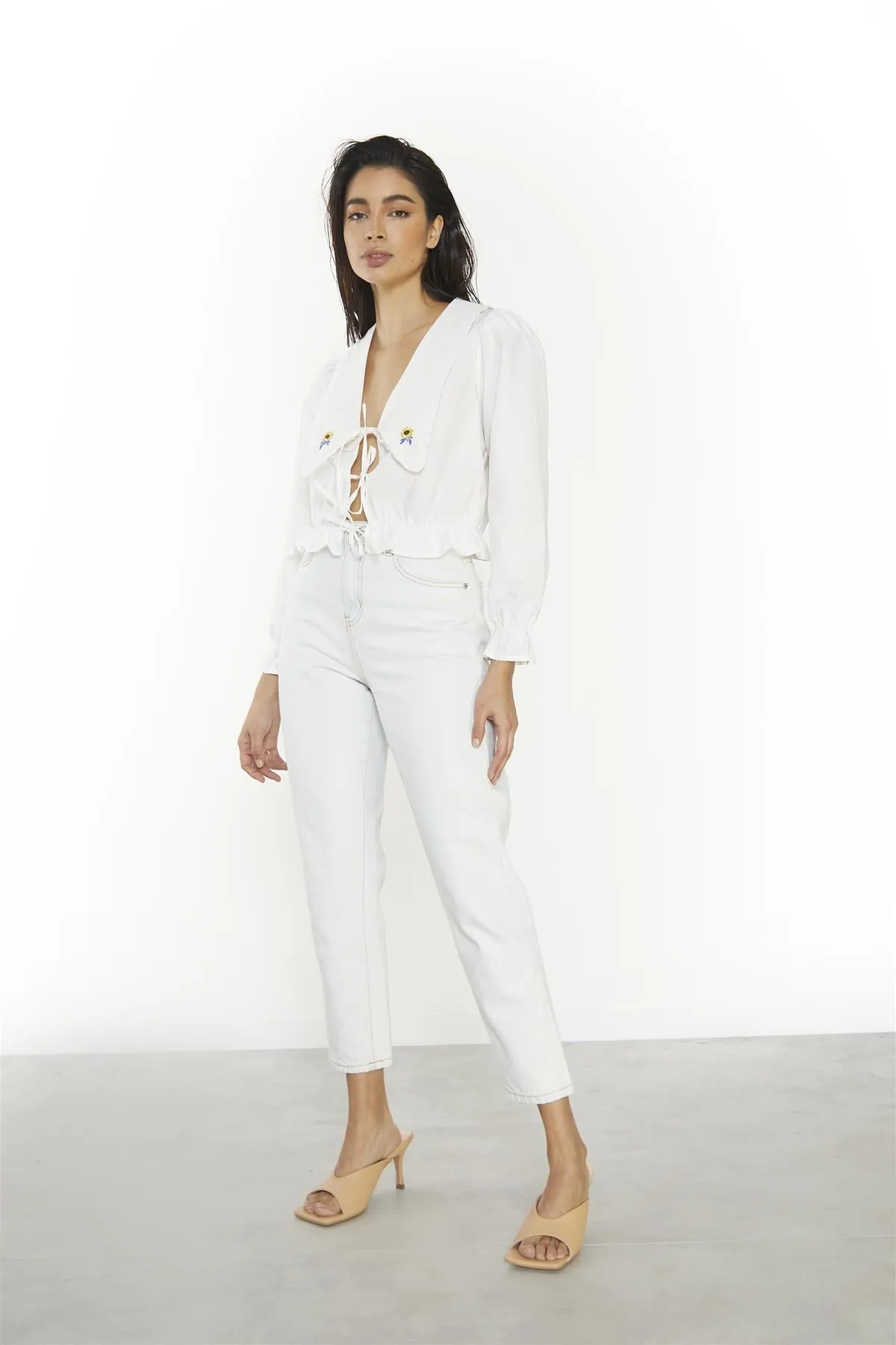 Off-White Collared-Sunflower Crop-top sold by Glamorous