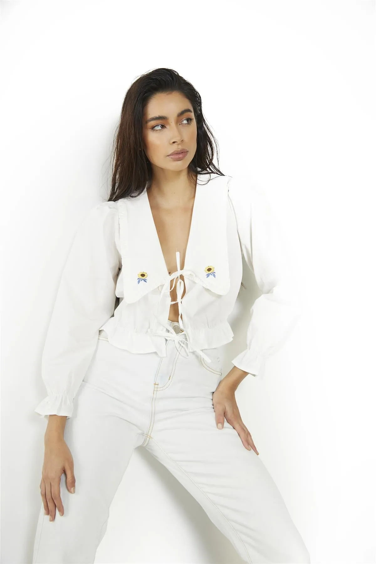 Off-White Collared-Sunflower Crop-top sold by Glamorous product image thumbnail 3
