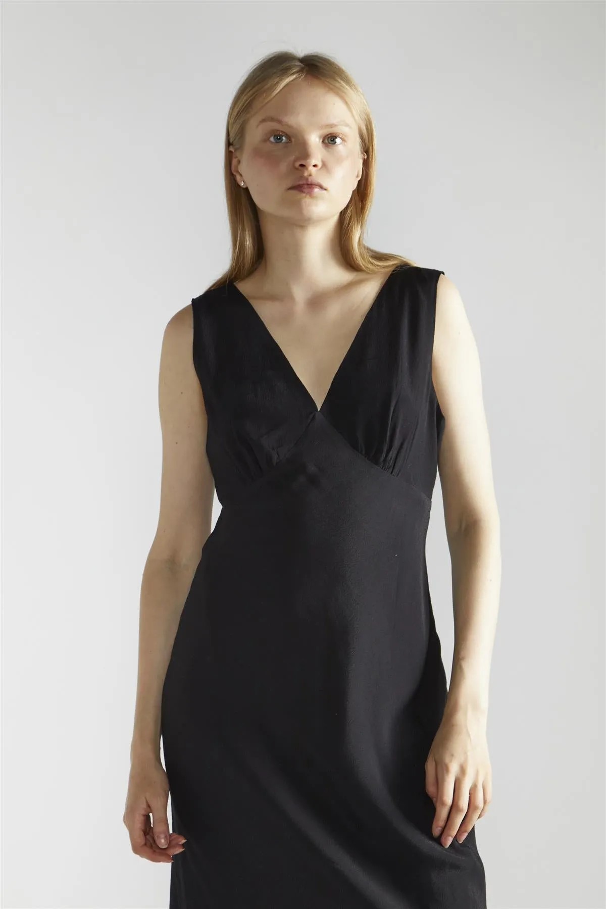 Black V-neck Midi-Dress sold by Glamorous product image thumbnail 4