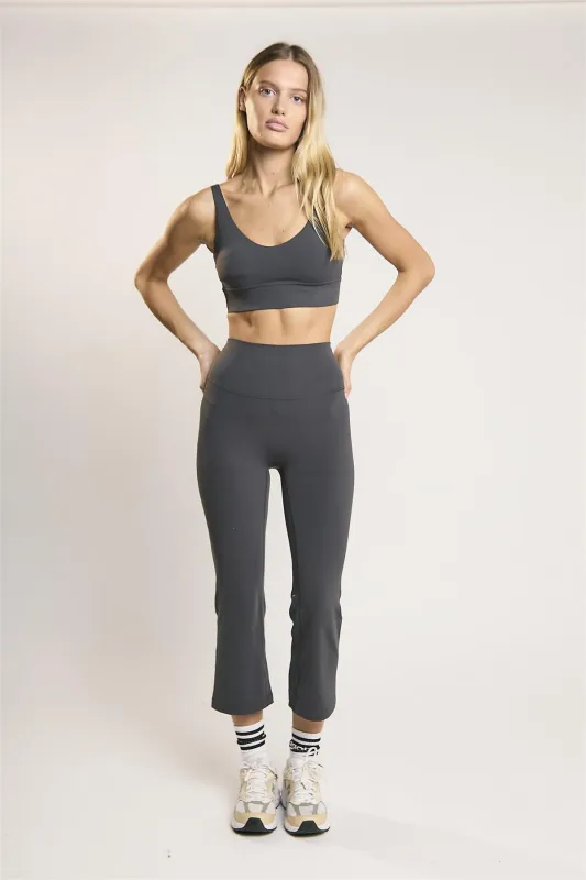 Signature Graphite-Grey Capri Leggings sold by Glamorous