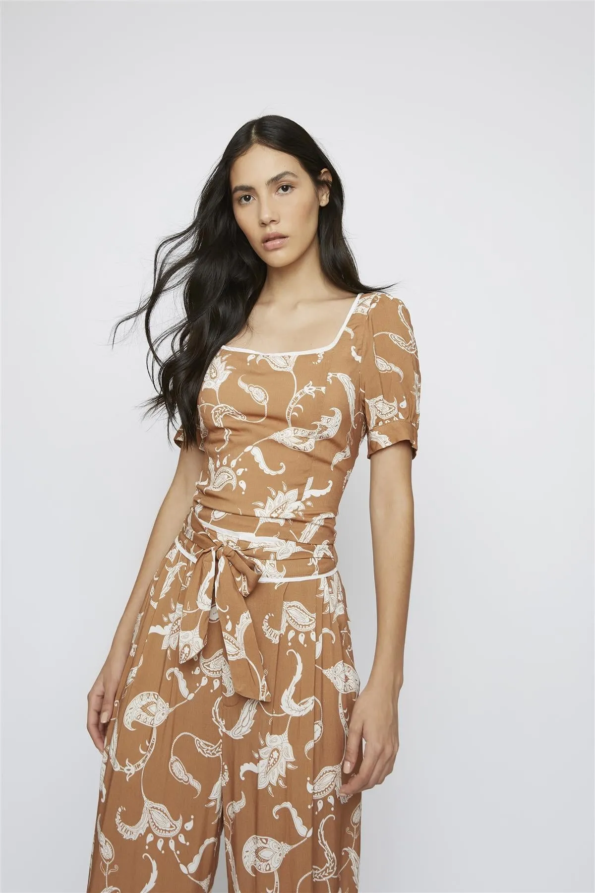 Brown-Paisley Tie-Back Crop-Top sold by Glamorous product image thumbnail 3