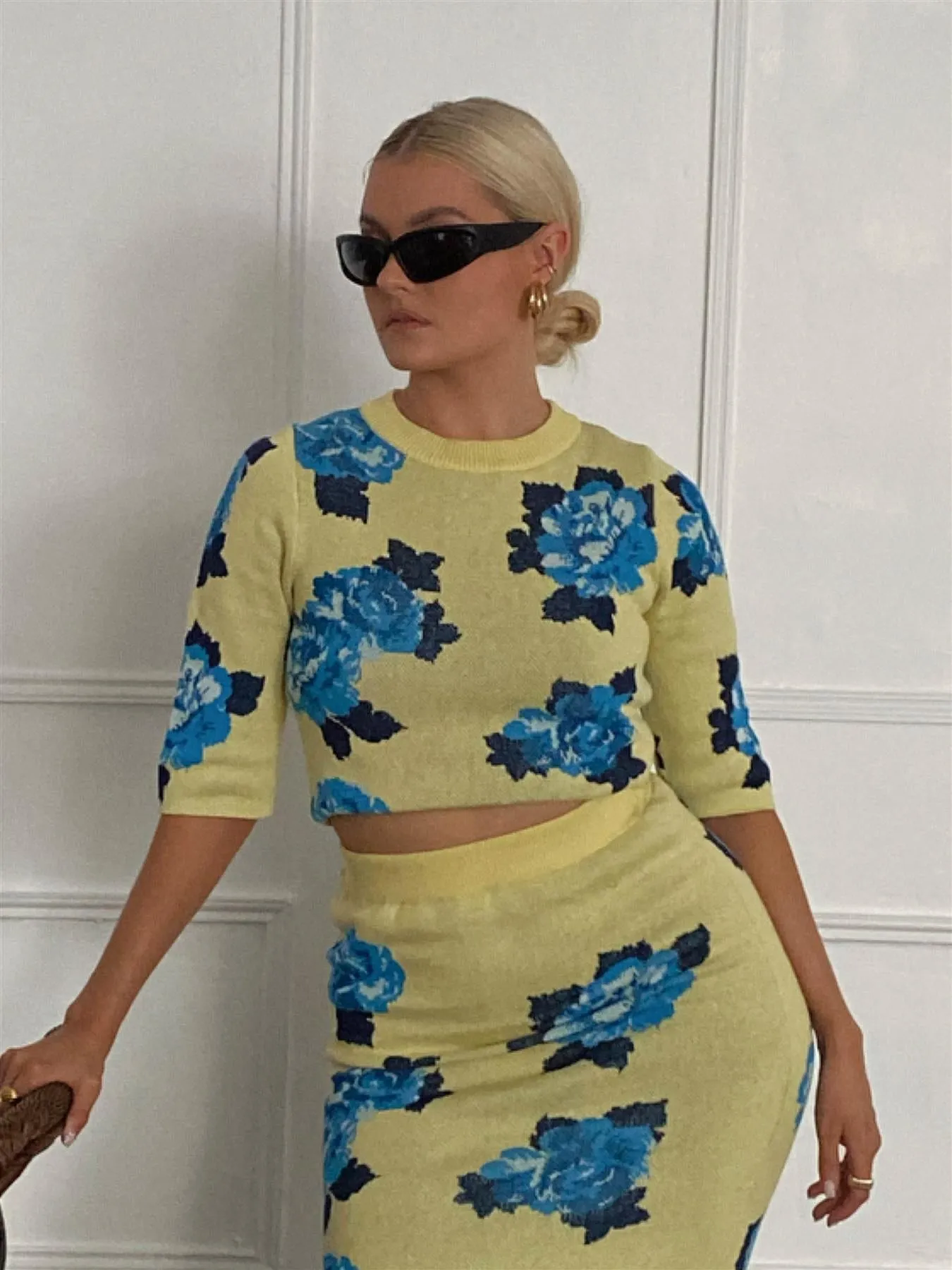 Yellow Blue Rose Crew Crop-Top sold by Glamorous product image thumbnail 3