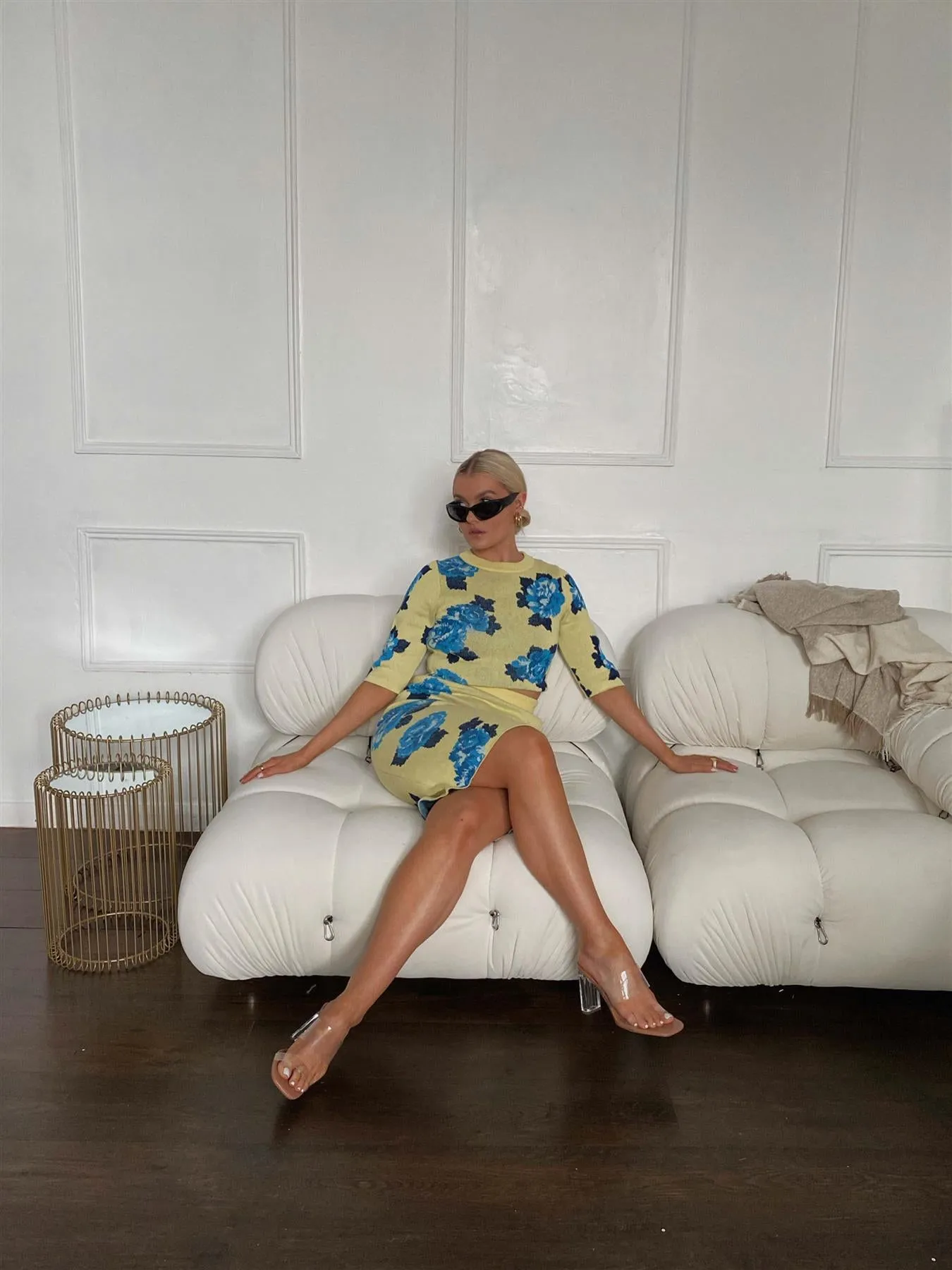 Yellow Blue Rose Crew Crop-Top sold by Glamorous product image thumbnail 4