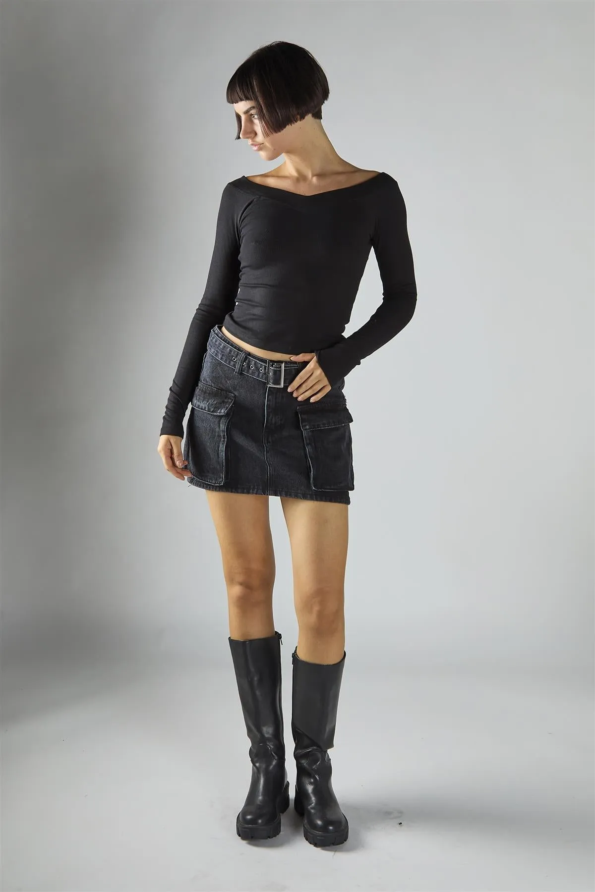 Black Wide-V-Neck-Ribbed Long sleeve-Top sold by Glamorous