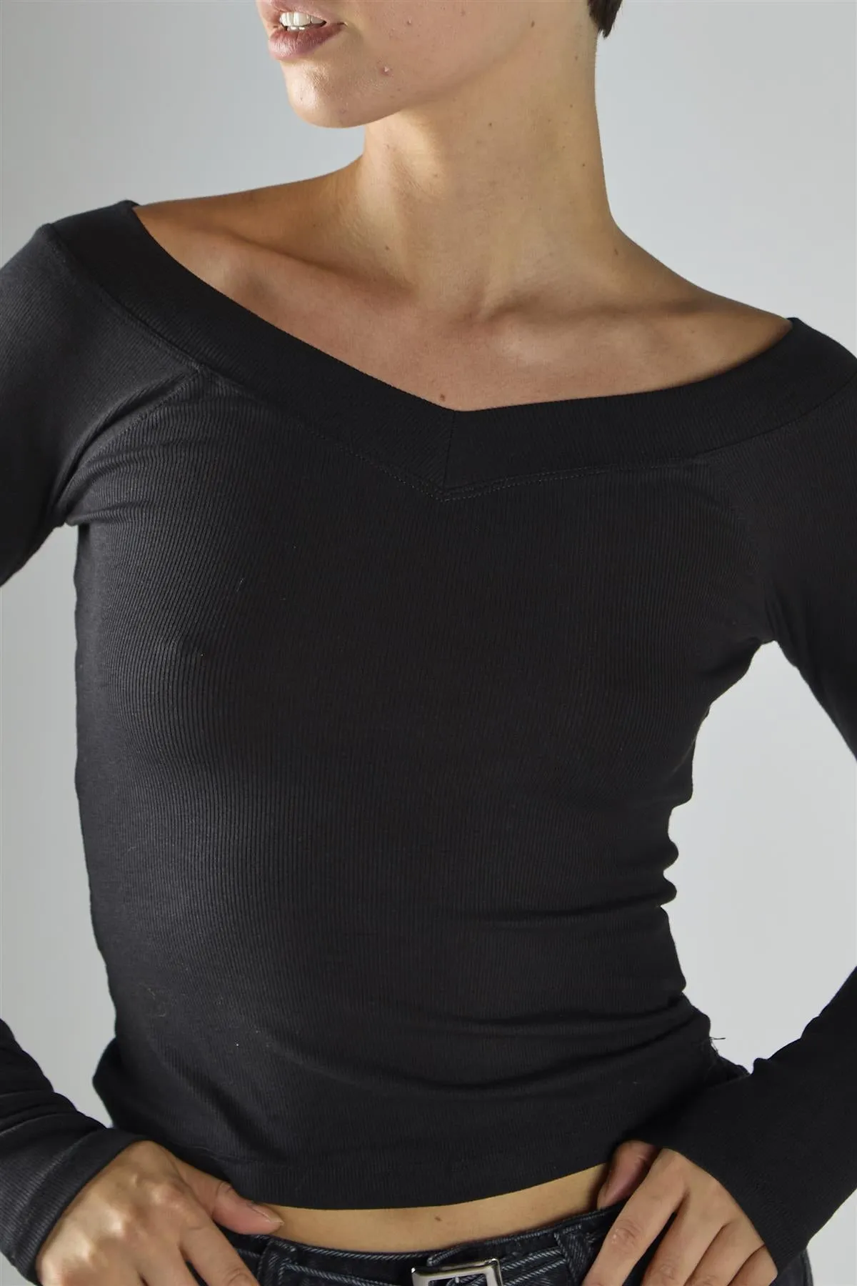 Black Wide-V-Neck-Ribbed Long sleeve-Top sold by Glamorous product image thumbnail 4