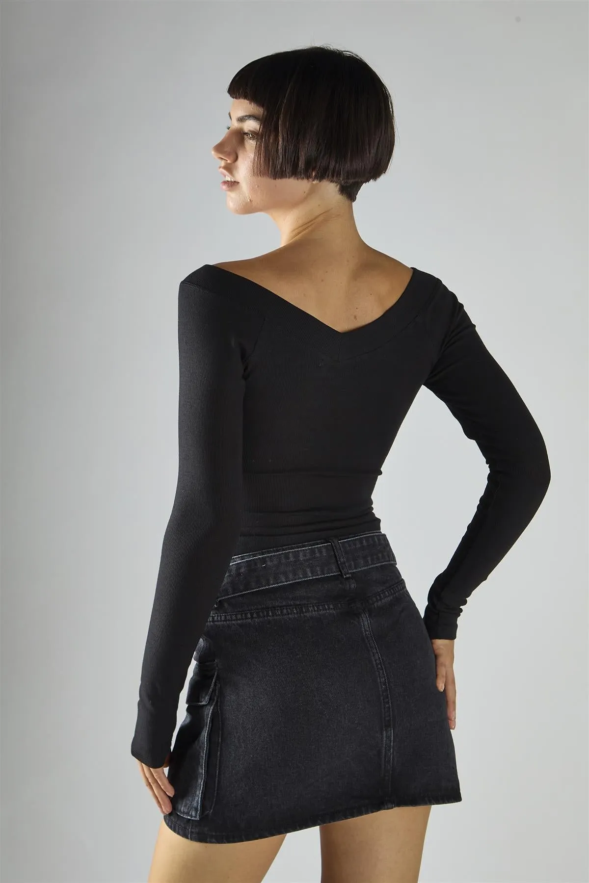 Black Wide-V-Neck-Ribbed Long sleeve-Top sold by Glamorous product image thumbnail 2