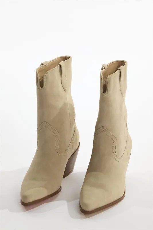 Cream Cowboy Ankle-Boots made by Glamorous