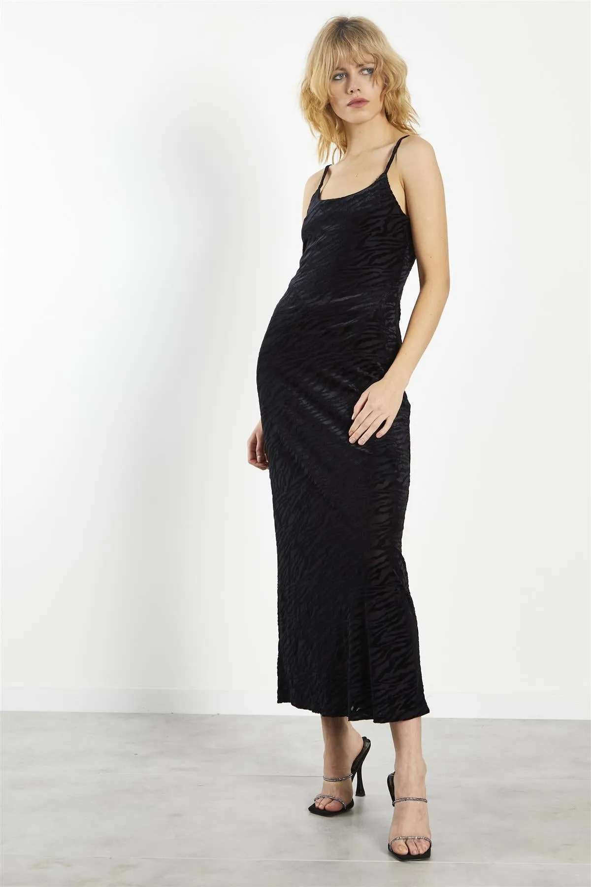 Black Velvet-Devore Bodycon Maxi-Dress sold by Glamorous product image thumbnail 4