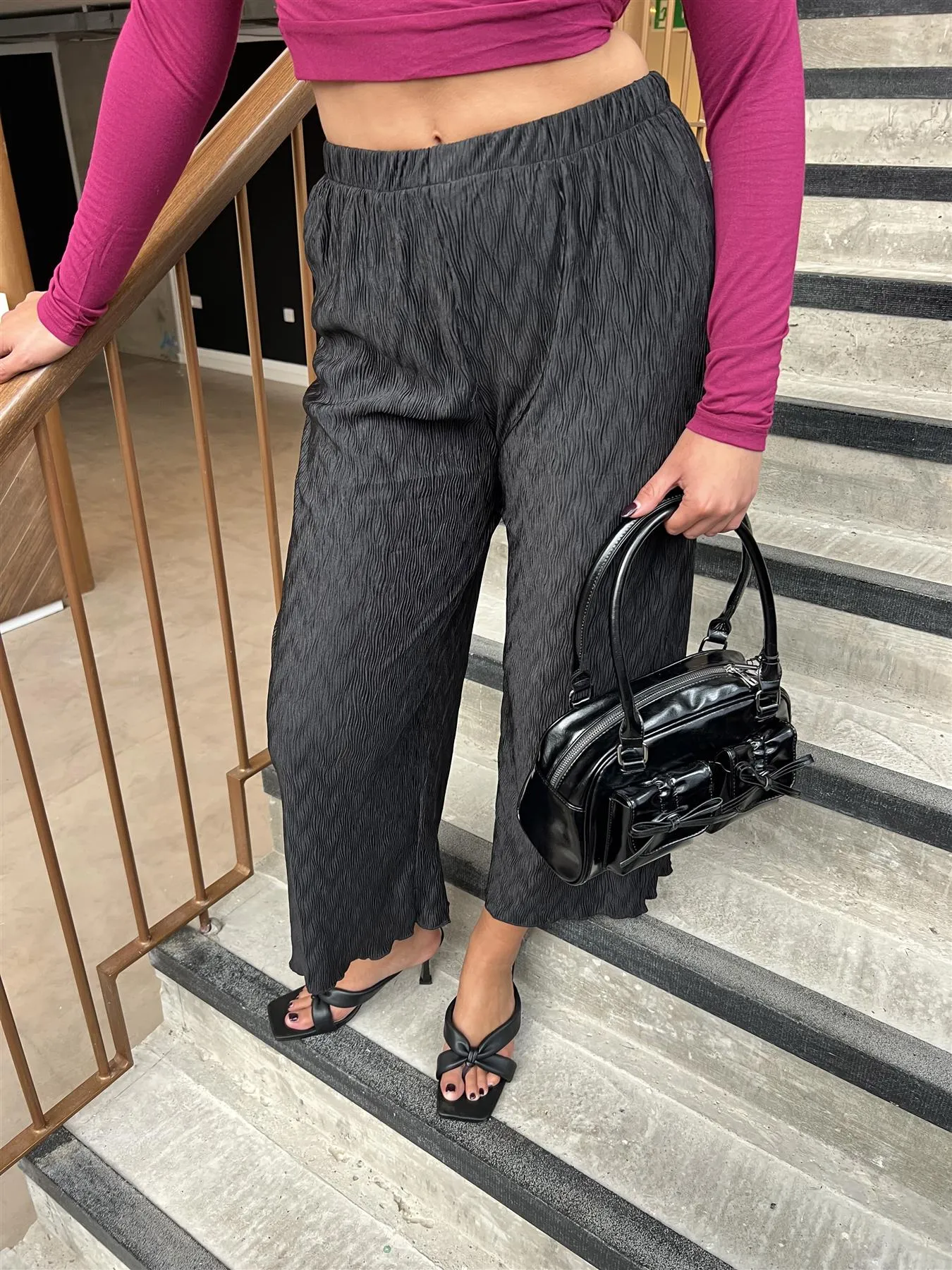 Black-Plisse High-Waisted Midi-Trouser sold by Glamorous product image thumbnail 2