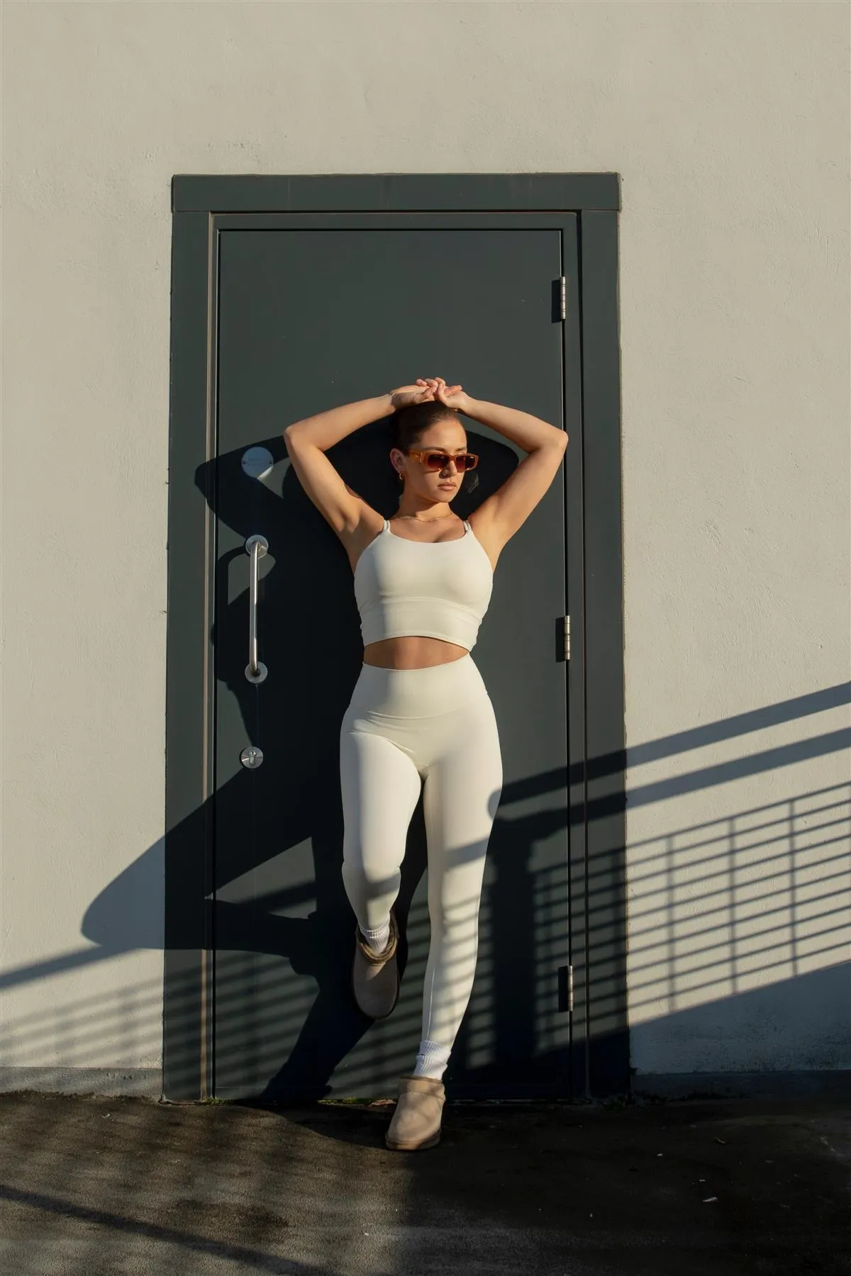 Signature Full Length Invisible Pocket Leggings - Putty sold by Glamorous product image thumbnail 3
