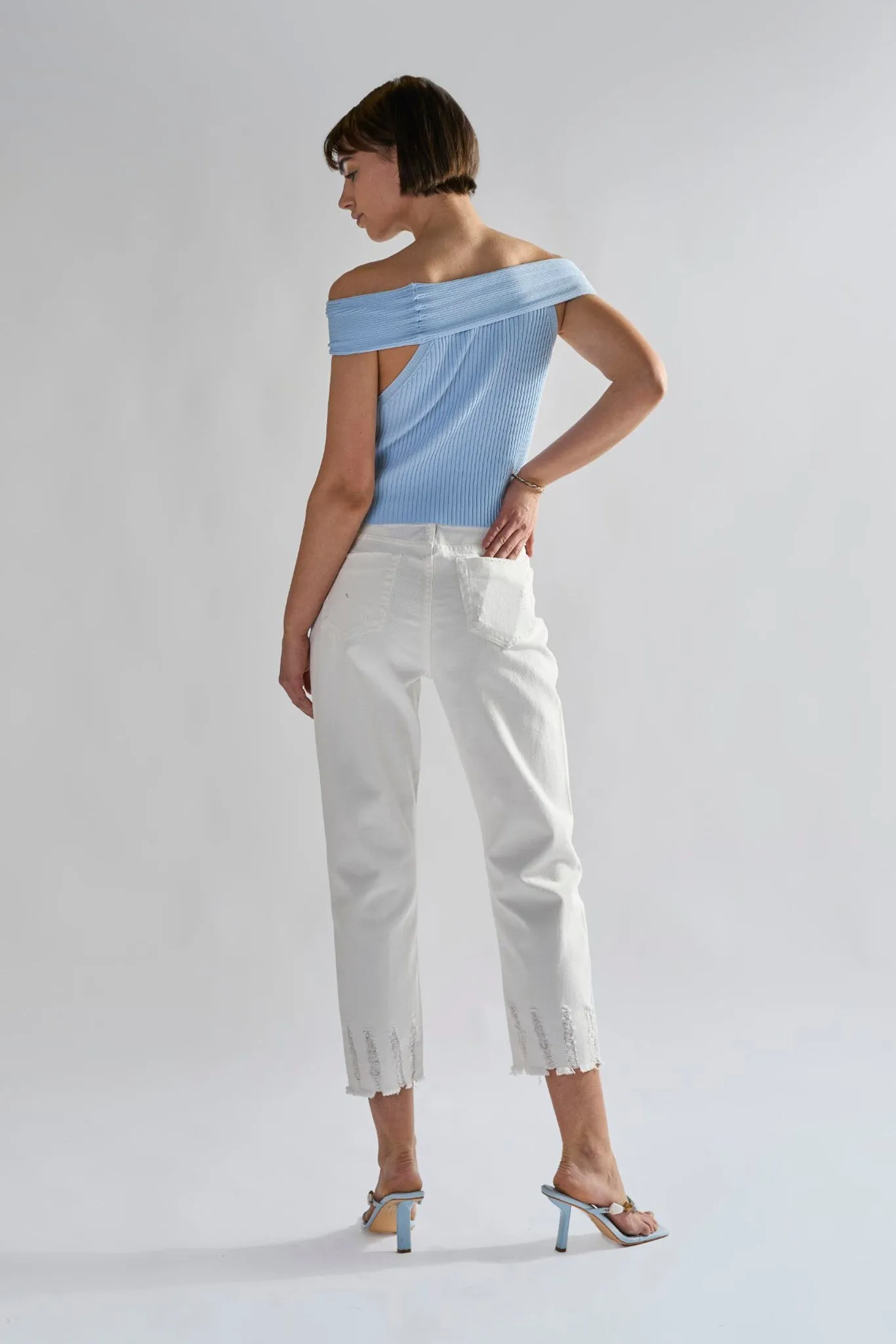 Off-White Ripped Cropped-Jeans sold by Glamorous product image thumbnail 2