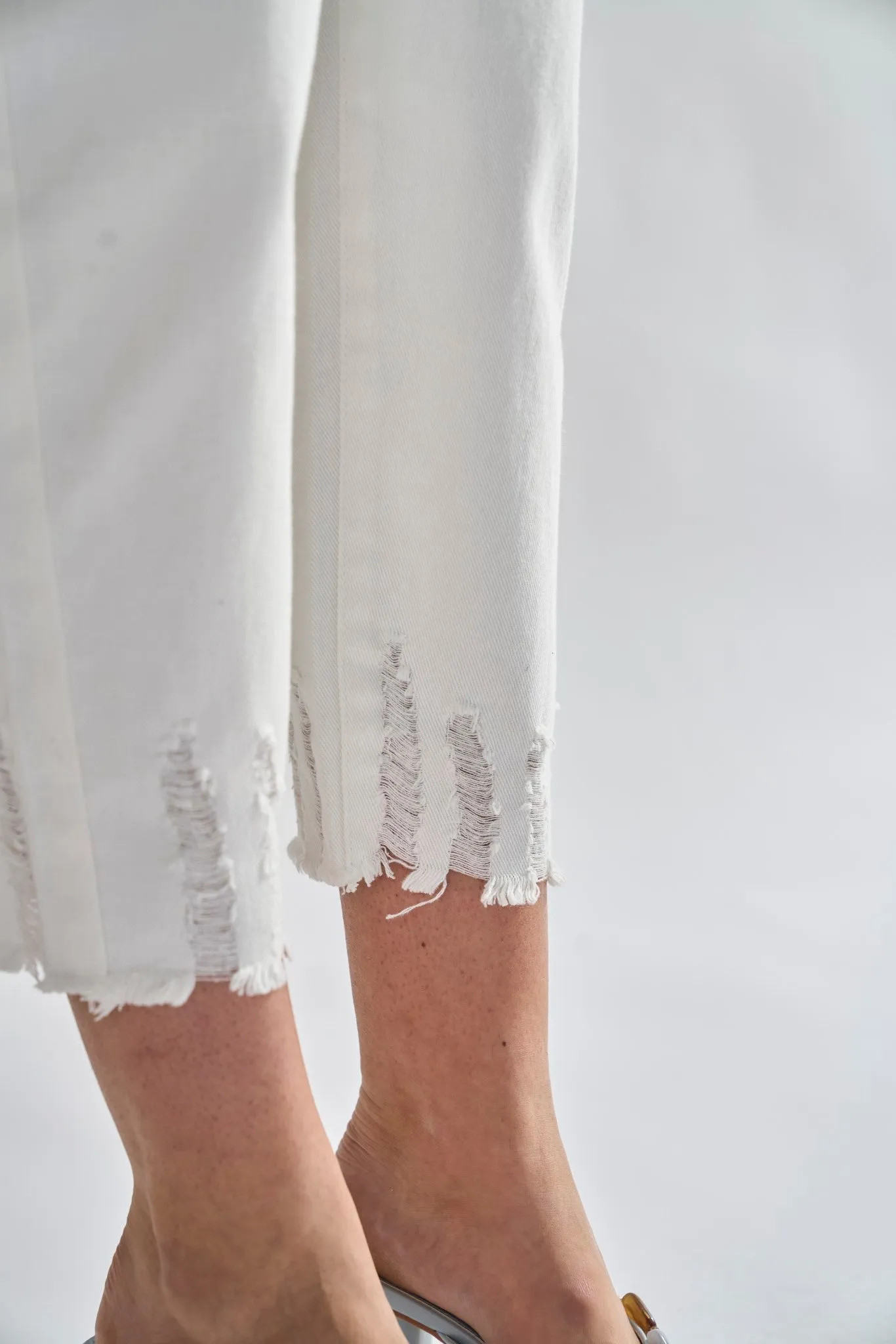 Off-White Ripped Cropped-Jeans sold by Glamorous product image thumbnail 3