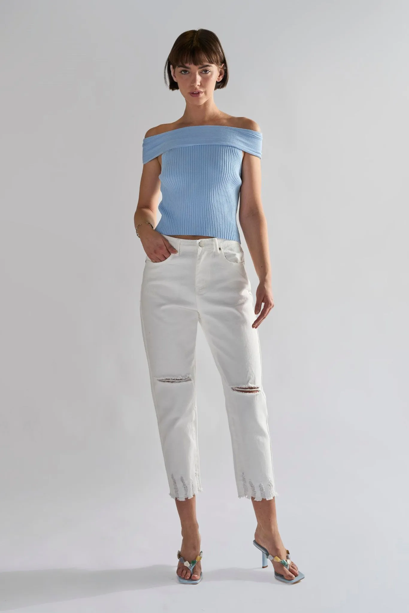 Off-White Ripped Cropped-Jeans sold by Glamorous
