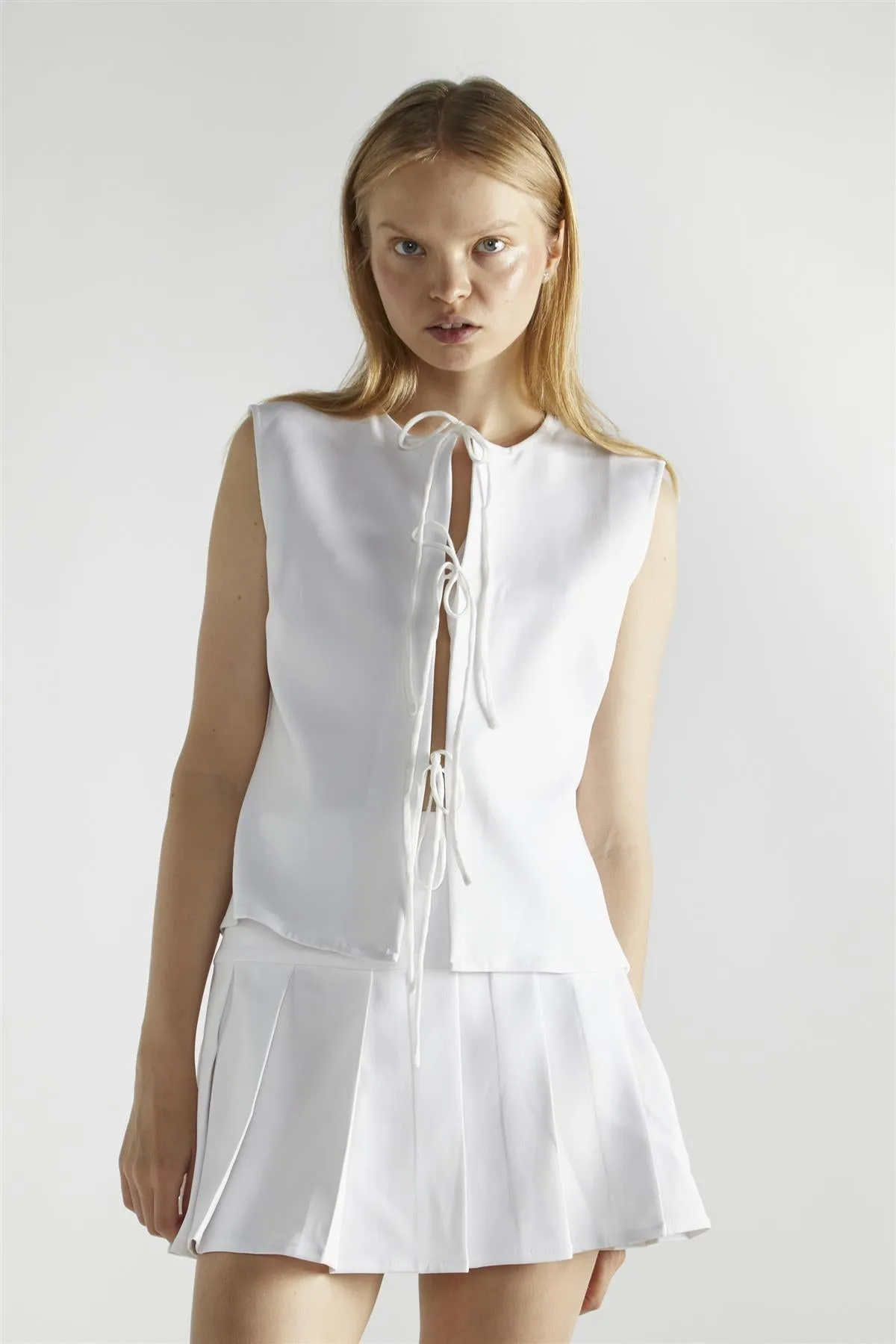 White Tie Front Sleeveless-Top sold by Glamorous product image thumbnail 3