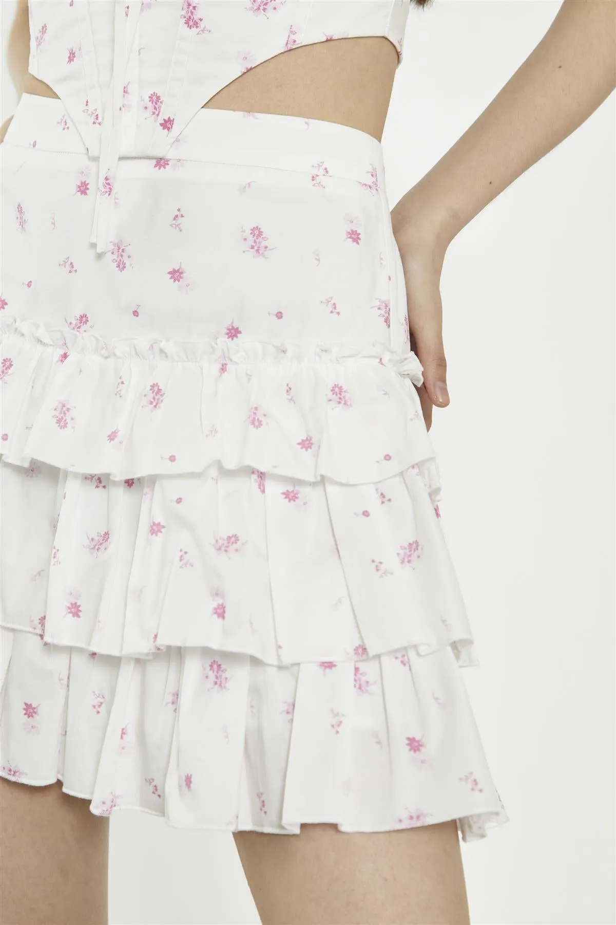 White Pink Floral Tiered Mini-Skirt sold by Glamorous product image thumbnail 4