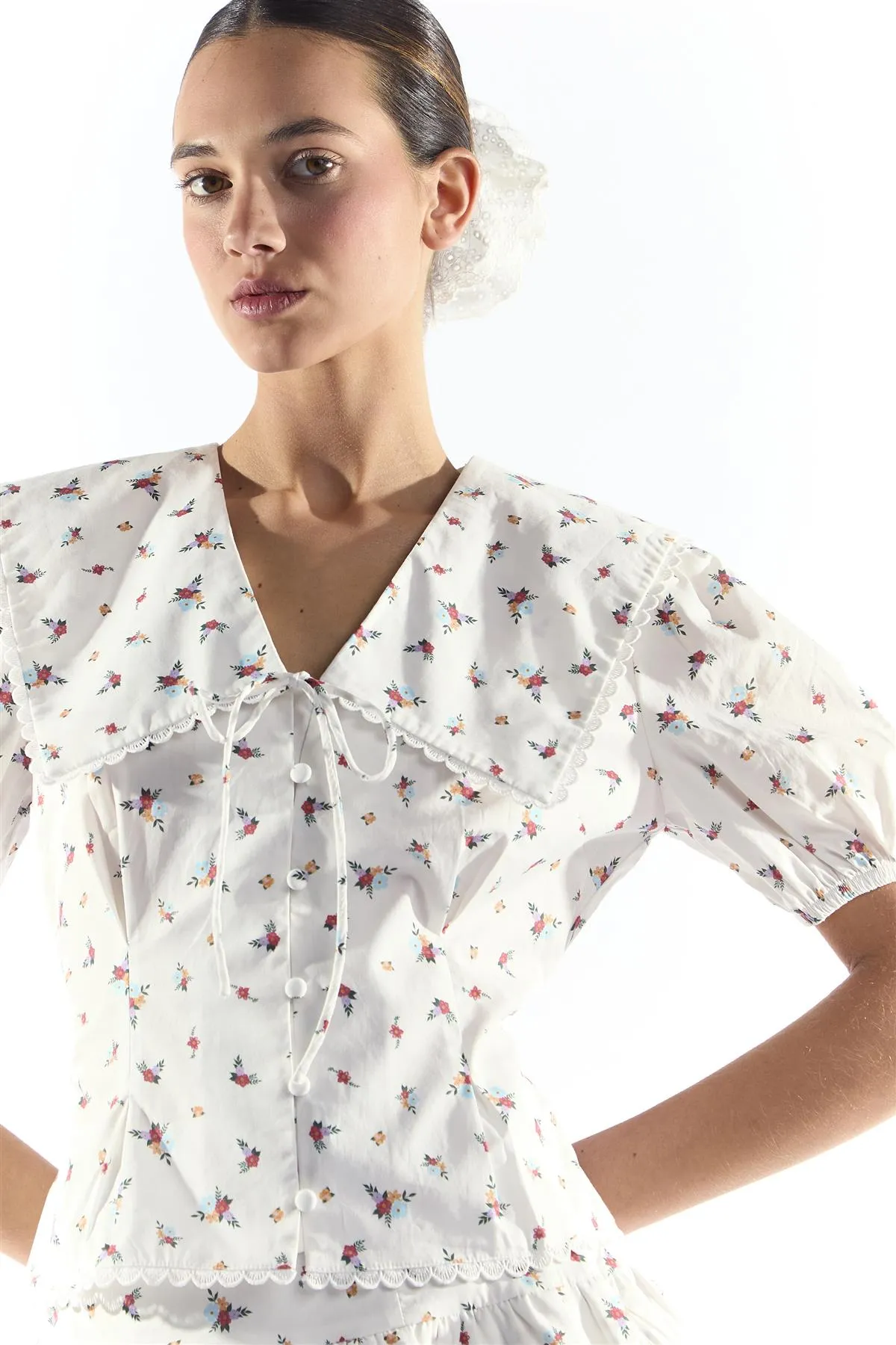 Blouse with Oversized Collar and Tie in White Floral sold by Glamorous