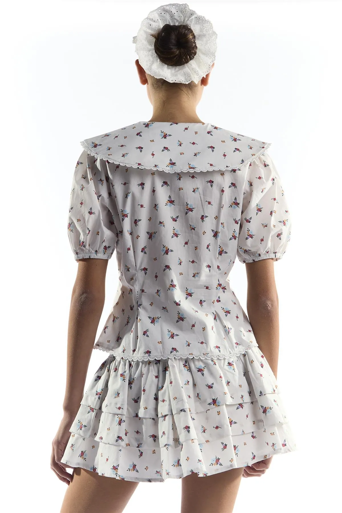 Blouse with Oversized Collar and Tie in White Floral sold by Glamorous product image thumbnail 2