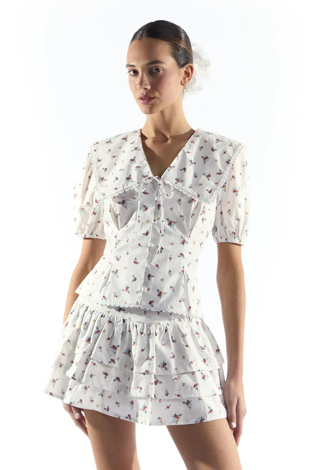 Blouse with Oversized Collar and Tie in White Floral sold by Glamorous product image thumbnail 3
