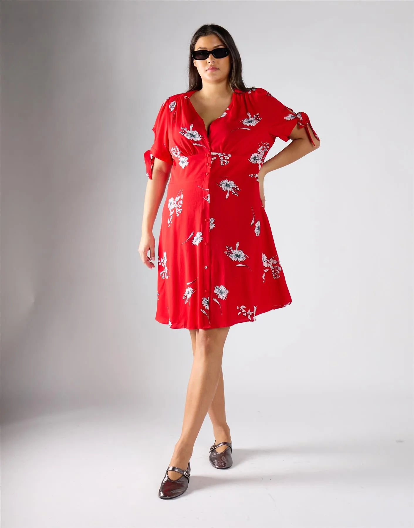 Glamorous Curve Red Floral Print Midi Dress sold by Glamorous product image thumbnail 2