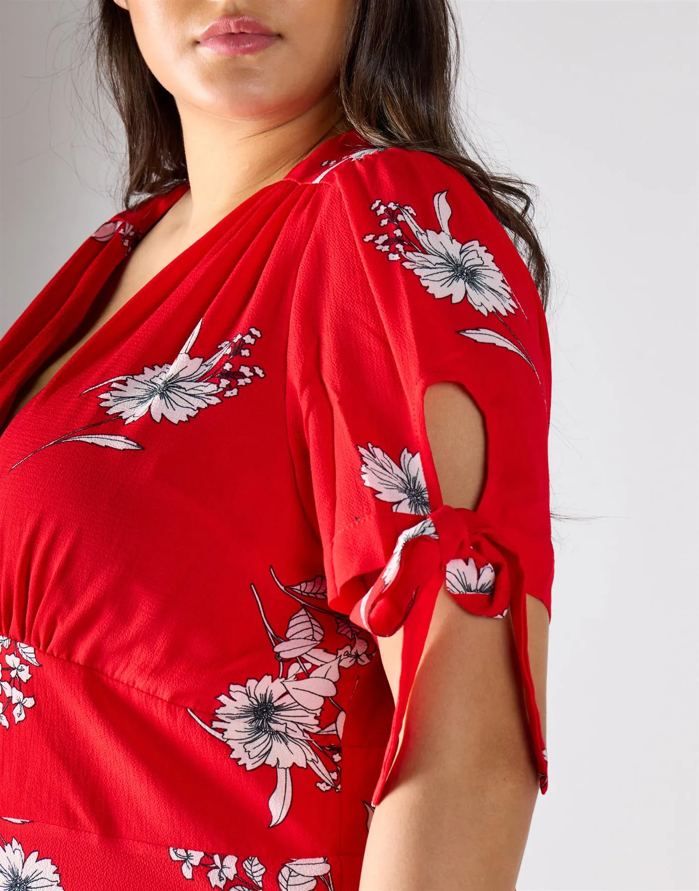 Glamorous Curve Red Floral Print Midi Dress sold by Glamorous product image thumbnail 3