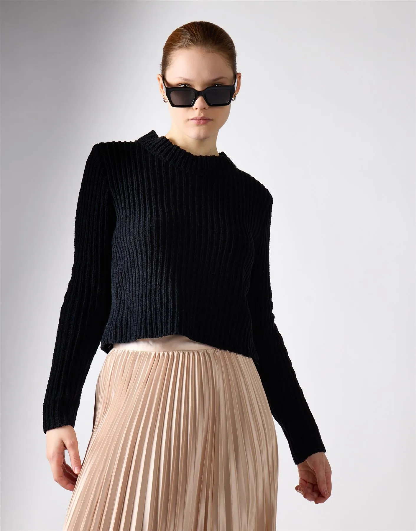 Crew Neck Cropped Jumper - Black sold by Glamorous product image thumbnail 4