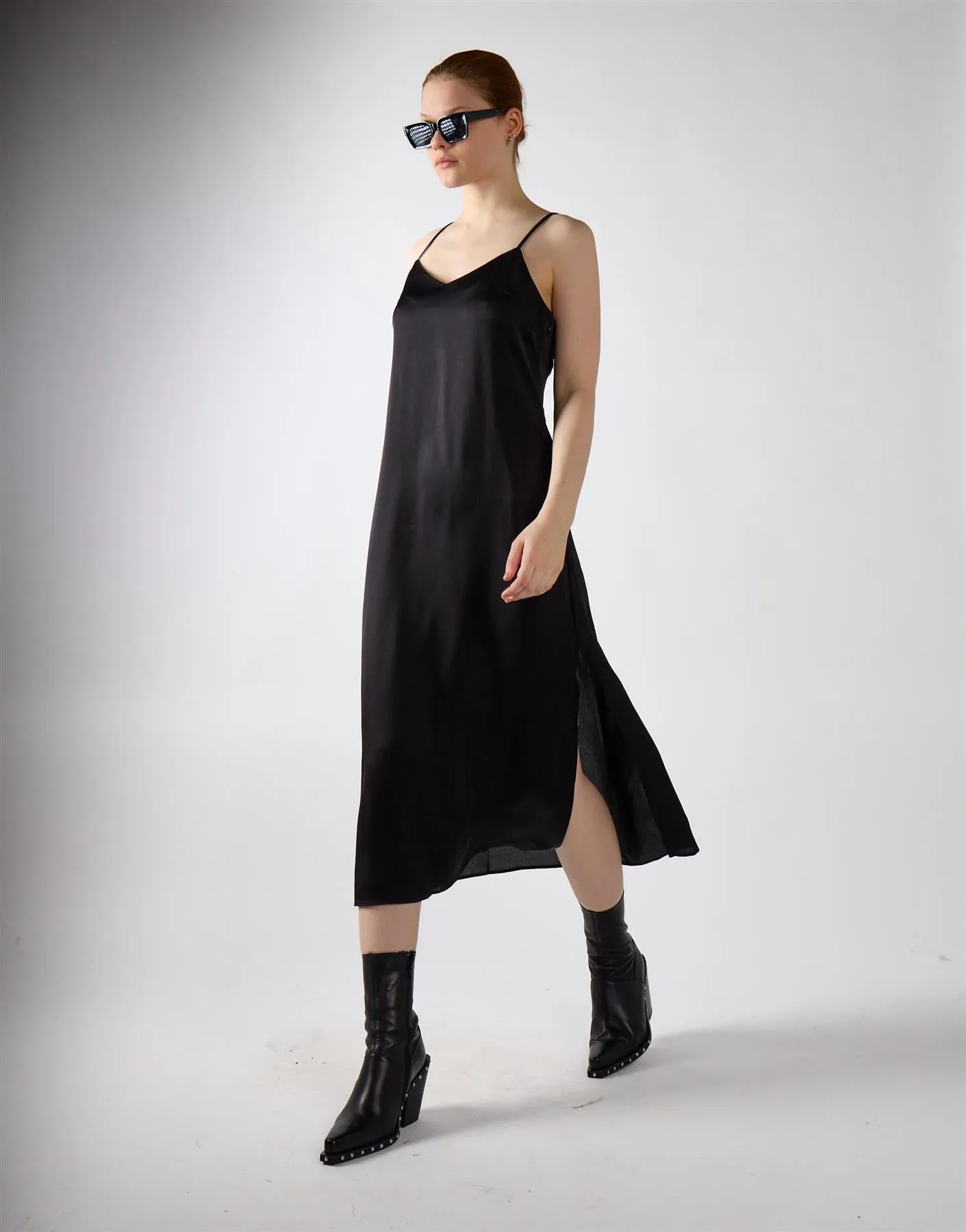 V-neck Open Back Midi Dress - Black Sateen sold by Glamorous product image thumbnail 4