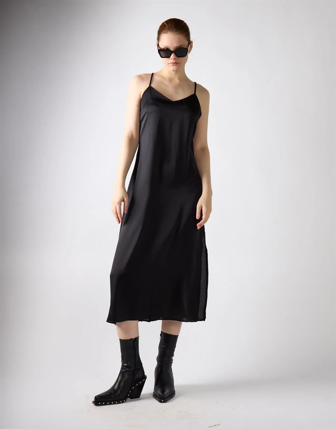 V-neck Open Back Midi Dress - Black Sateen sold by Glamorous