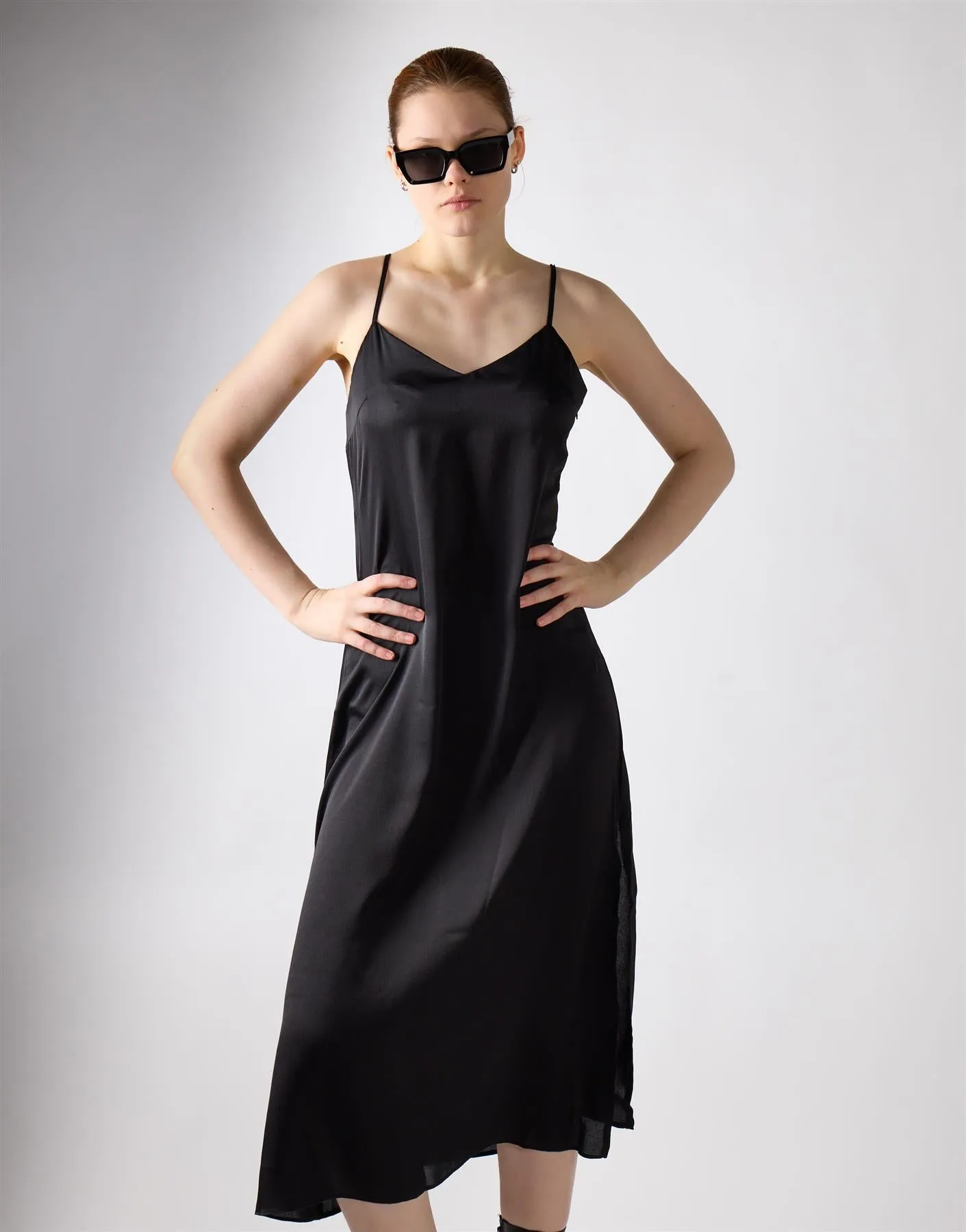 V-neck Open Back Midi Dress - Black Sateen sold by Glamorous product image thumbnail 5