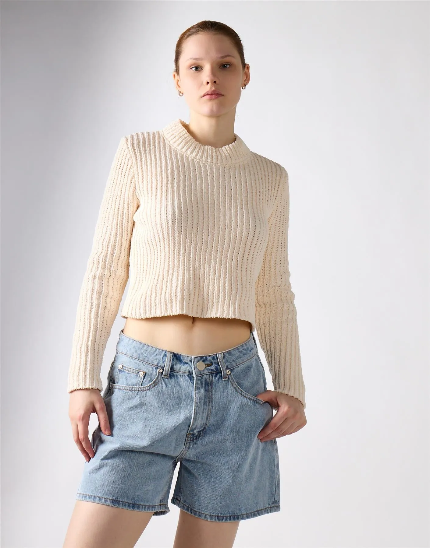 High Waist Rigid Denim Shorts - Mid Blue sold by Glamorous product image thumbnail 4