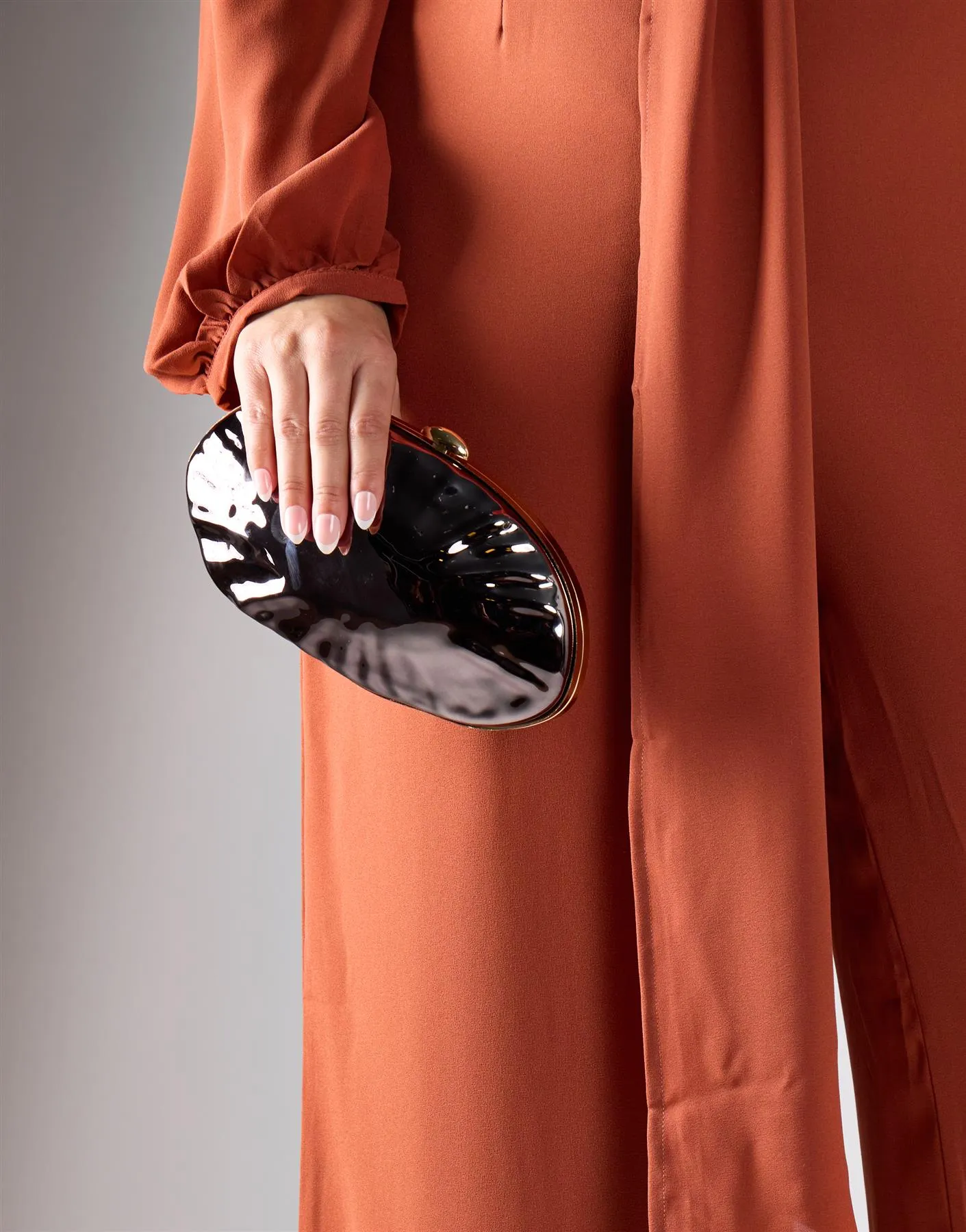 Shiny Clutch With Gold Detail - Brown sold by Glamorous