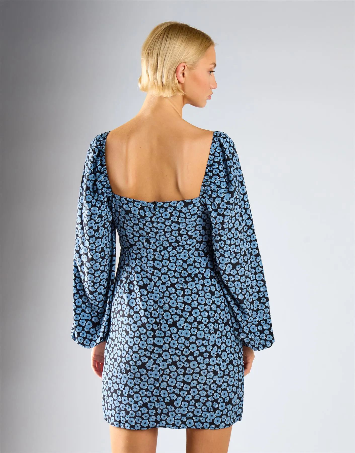 Dusty Blue Mini Floral V-Neck Shift Dress sold by Glamorous product image thumbnail 4