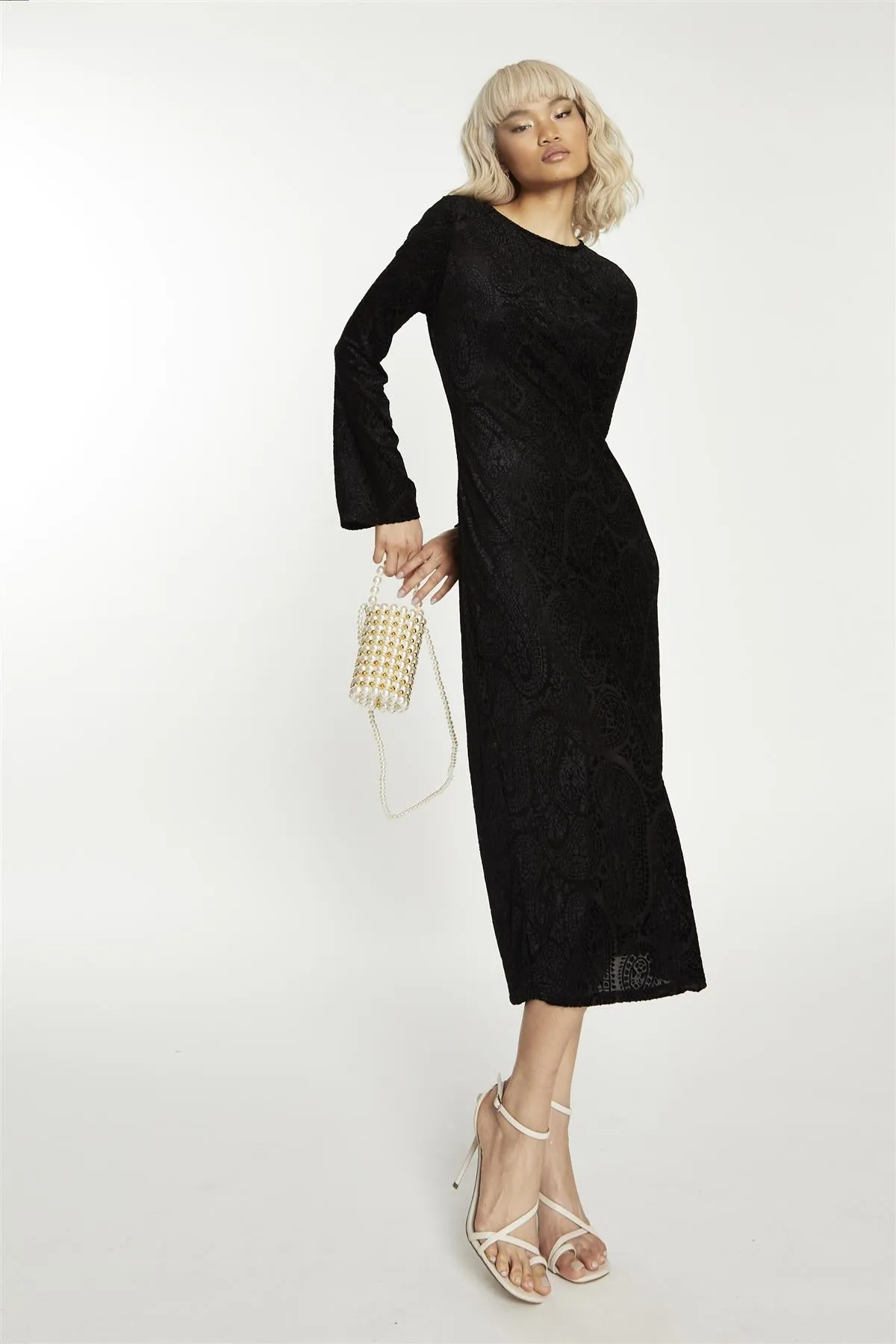 Black Paisley Devore Open Tie Back Midaxi Dress sold by Glamorous product image thumbnail 4