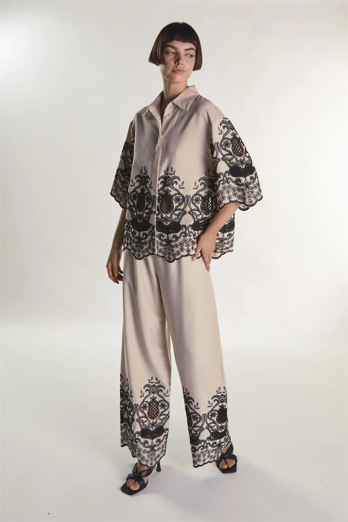 Stone Black Border Cropped Shirt sold by Glamorous product image thumbnail 4