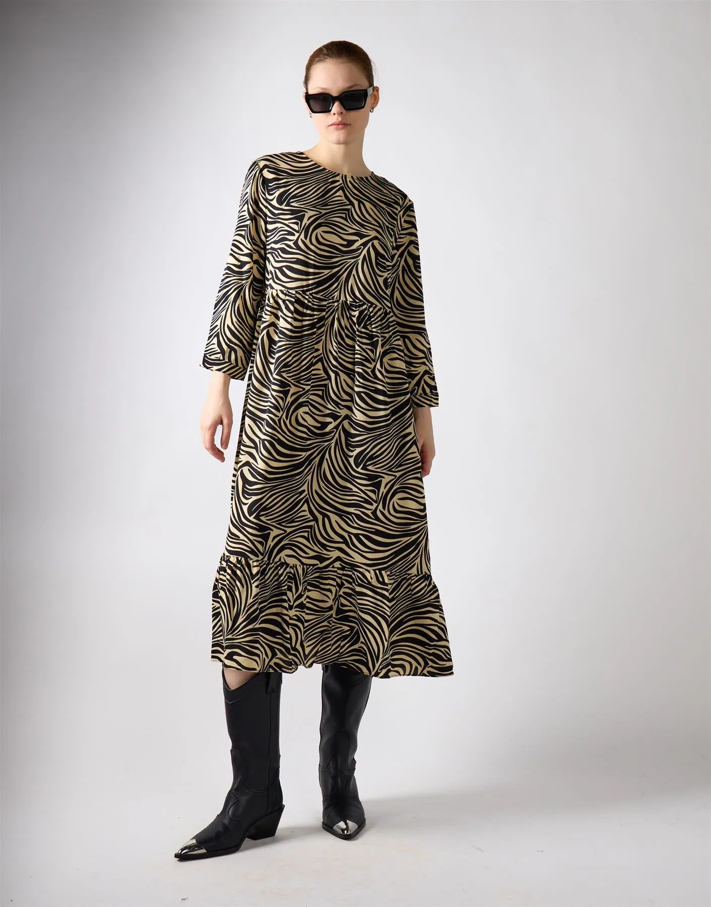 Stone Black Zebra 3/4 Sleeve Midi Dress sold by Glamorous product image thumbnail 4